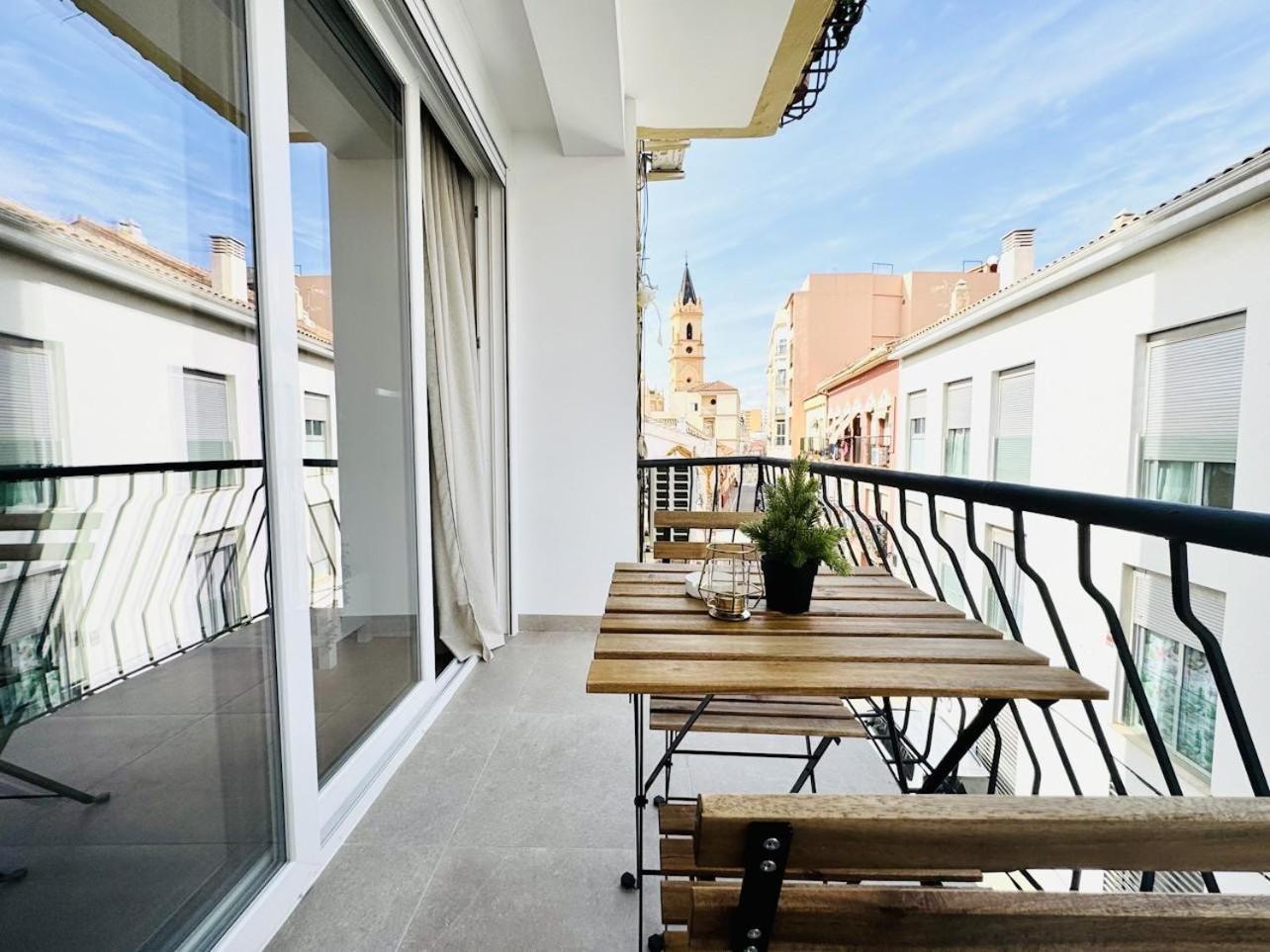 Family Apartment In The Malaga City Center エクステリア 写真