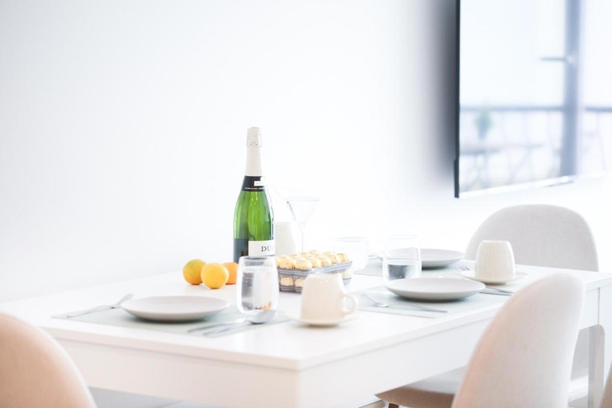 Family Apartment In The Malaga City Center エクステリア 写真