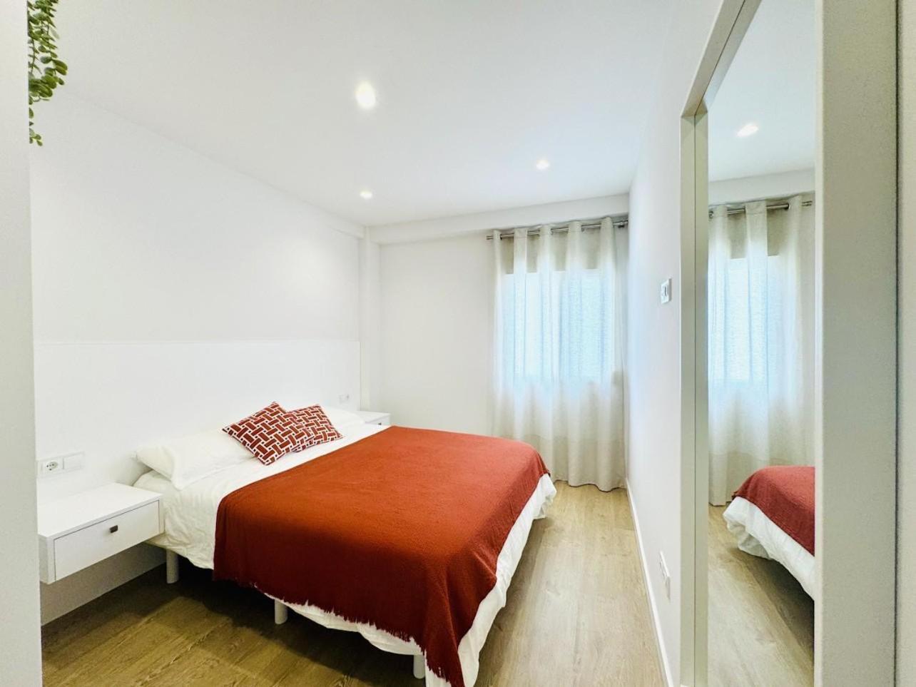 Family Apartment In The Malaga City Center エクステリア 写真