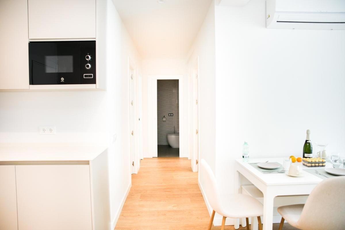Family Apartment In The Malaga City Center エクステリア 写真