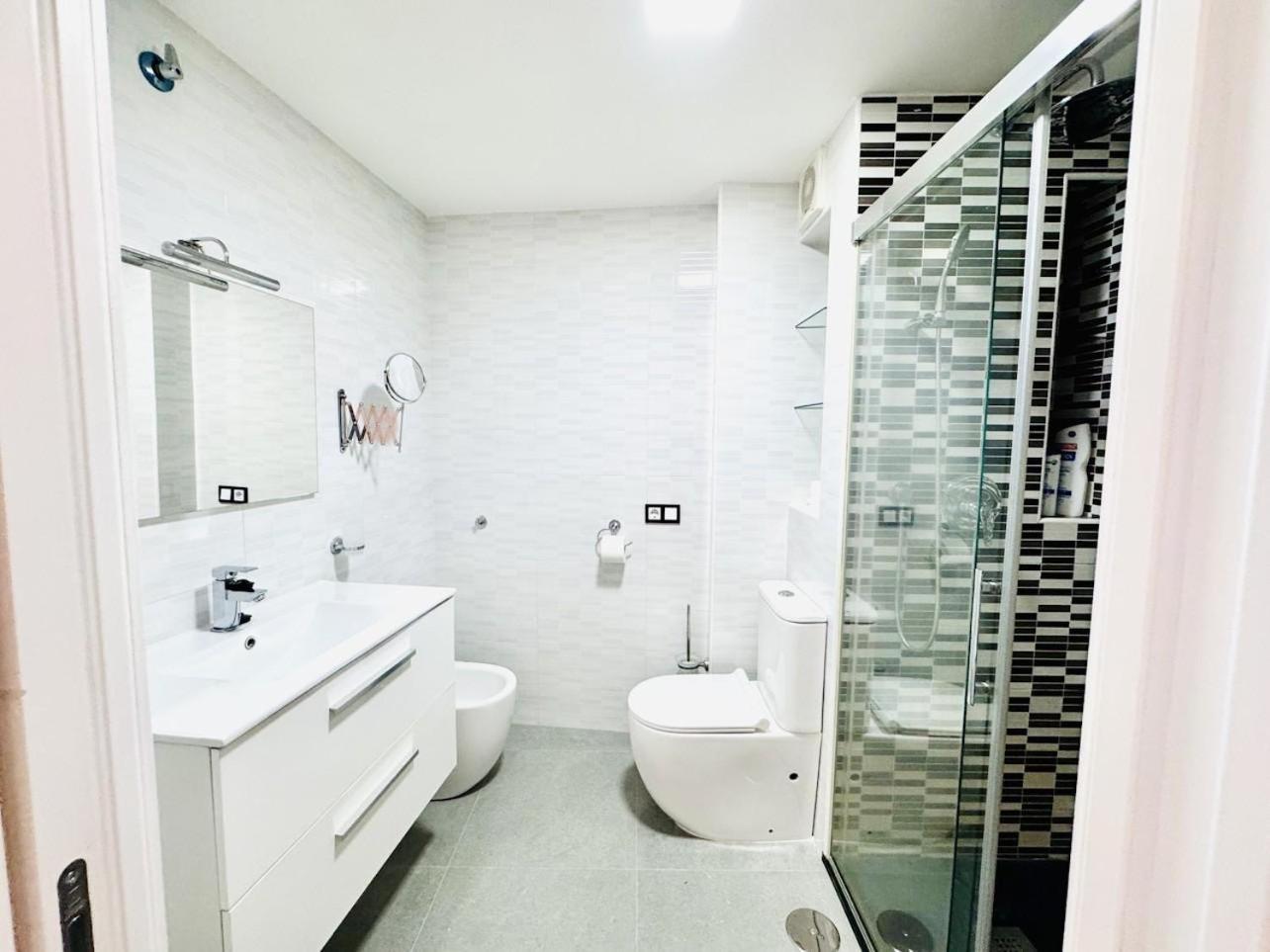 Family Apartment In The Malaga City Center エクステリア 写真