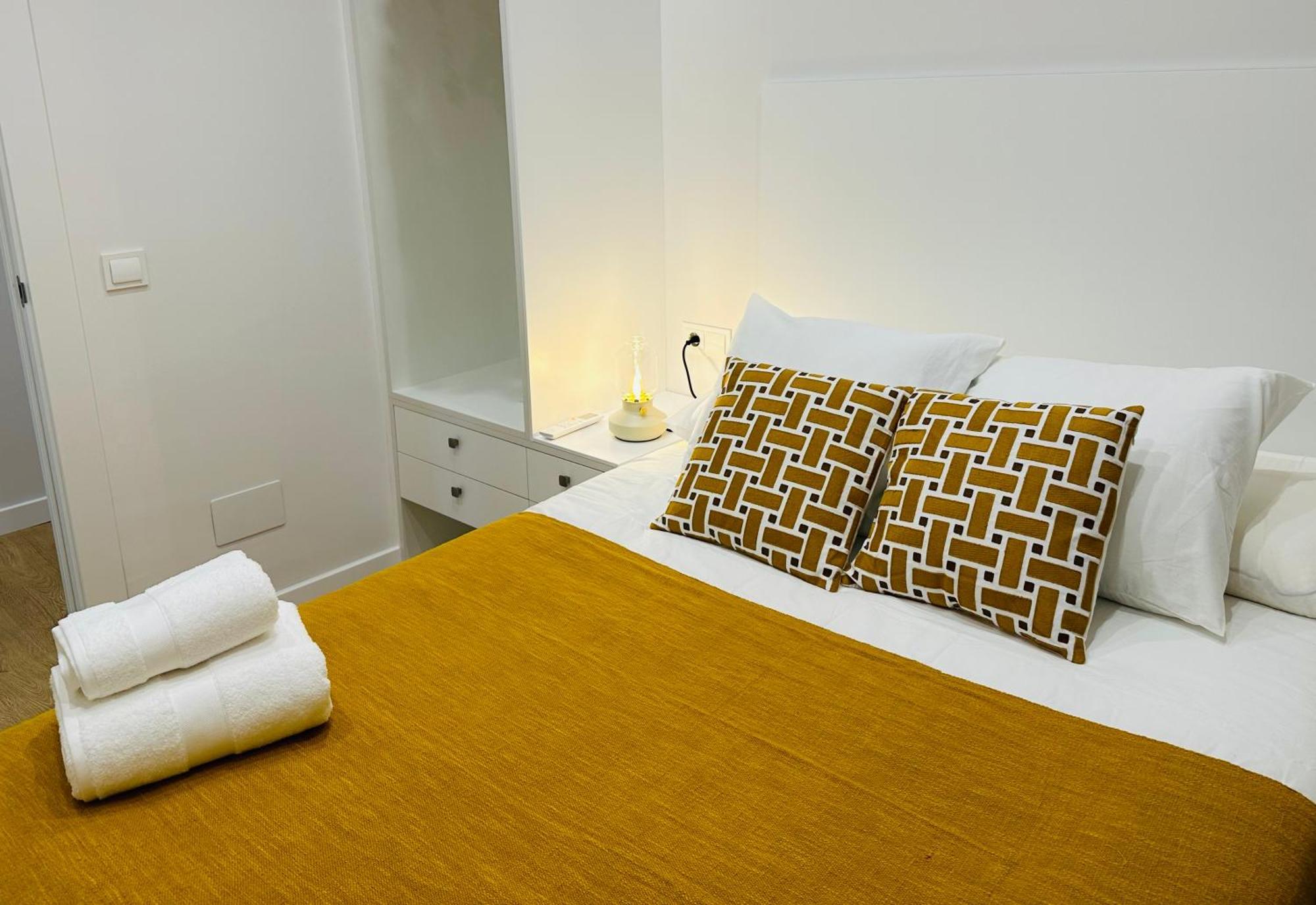 Family Apartment In The Malaga City Center エクステリア 写真